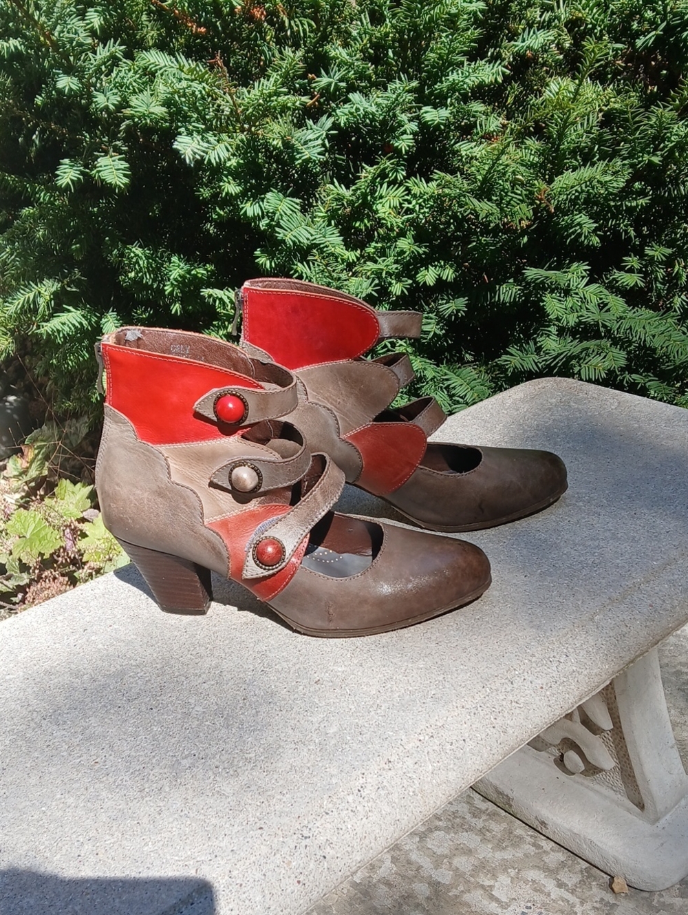 L'Artiste by Spring Step "Autumn" Multi-Strap Booties. Sz 41(9.5)
